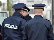 Slika PU_I/vijesti/2012/policjaci s leđa.bmp